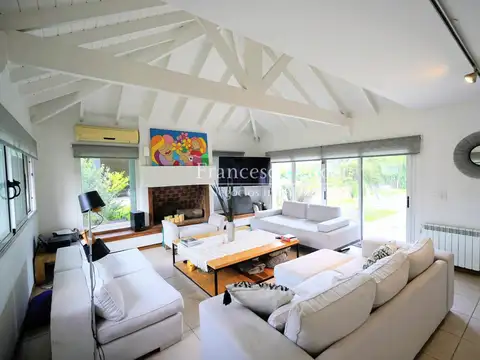 Casa en Venta con 4 cocheras