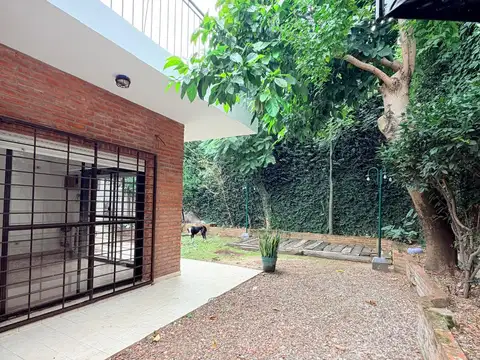 CASA DE 2 AMBIENTES A REFACCIONAR CON PARQUE Y TERRAZA EN VILLA REAL