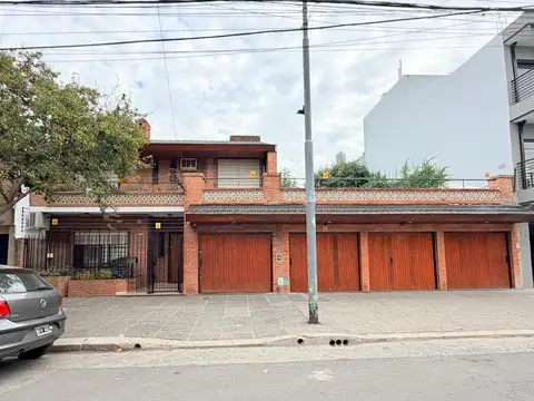 CASA DE 2 AMBIENTES A REFACCIONAR CON PARQUE Y TERRAZA EN VILLA REAL