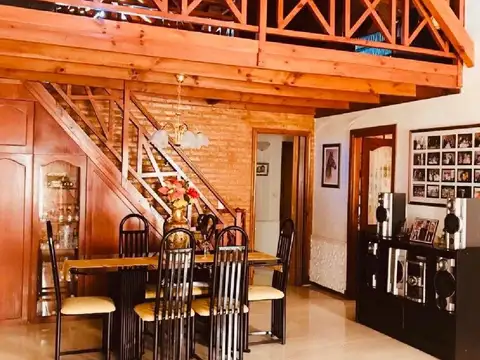 Casa en Venta con 4 cocheras