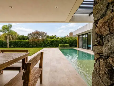 Venta-Permuta Casa 5 ambientes con pileta sobre 1.400 m² en Haras San Pablo – APTA CREDITO!