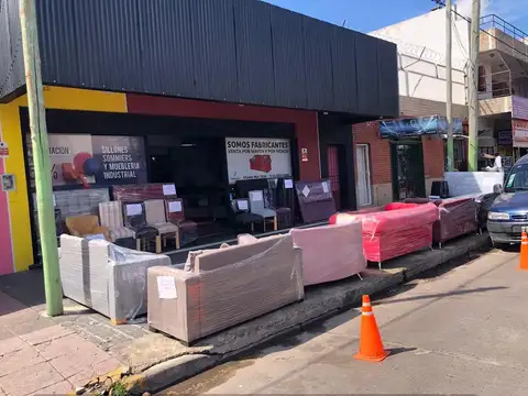 EXCELENTE LOCAL COMERCIAL DE 200M² EN LAFERRERE