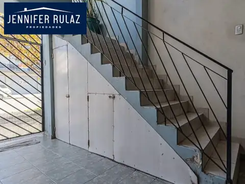 PH 4 ambientes en venta en Villa Luzuriaga PERMUTA