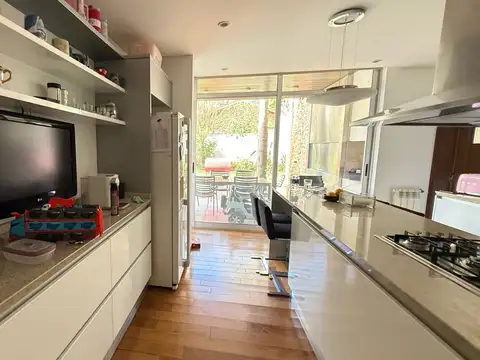 Casa 7 ambientes con 6 baños