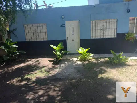 Casa en venta - 2 dormitorios 1 baño -Cochera - 200mts2 - Lisandro Olmos Etcheverry, La Plata