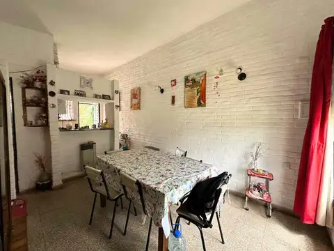 Casa 7 ambientes con 1 baño