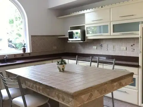 Casa en Venta con 4 cocheras