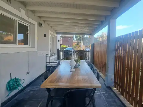 Casa 5 ambientes con 3 baños