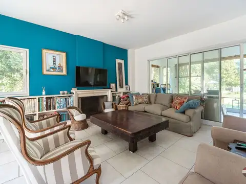 Casa en Venta con 2 cocheras
