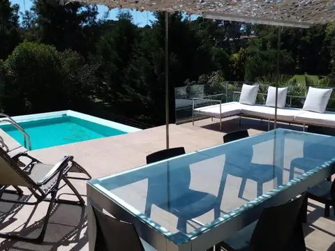 Casa con piscina en venta en Sierra de los Padres