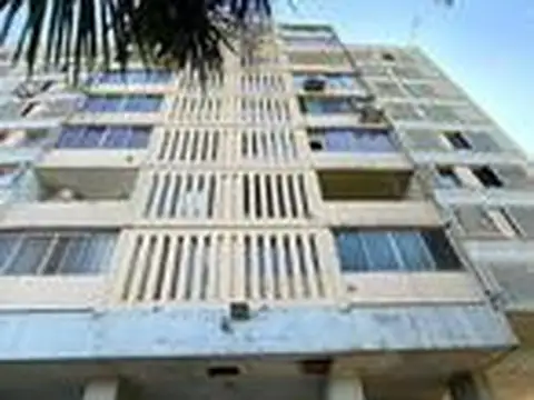 3 amb fte al FCGR, al centro Comercial y a mts de la Avda. Yrigoyen y del Super COTO 