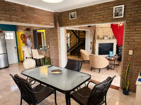 VENTA: CASA DE 3 DORMITORIOS CON QUINCHO Y PILETA