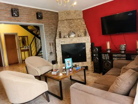 Casa en Venta con 2 cocheras