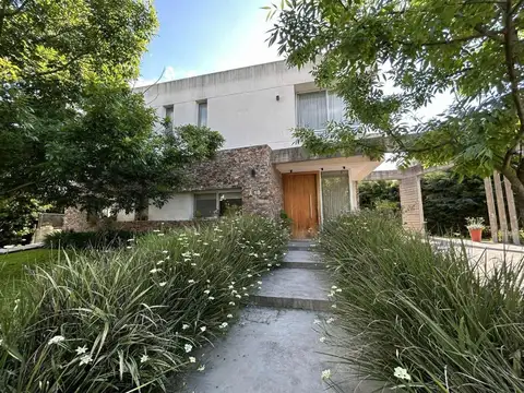 VENTA CASA FINCAS DE IRAOLA 2 PILETA/ 7 AMBIENTES