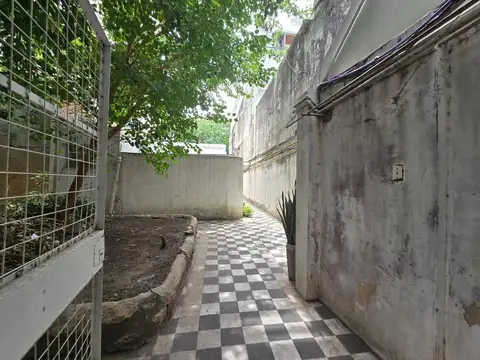 Juana Azurduy 2400, Piso PB