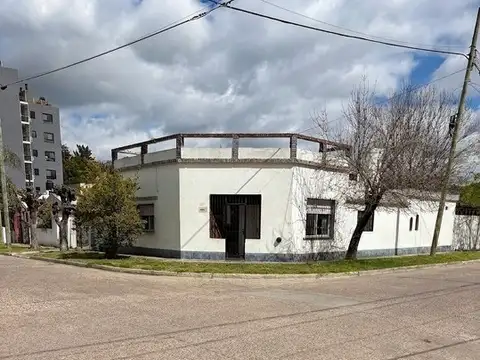 Casa 3 ambientes en excelente estado con jardín y quincho – Tigre