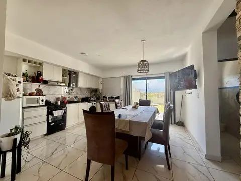 Casa en Alquiler con 2 cocheras