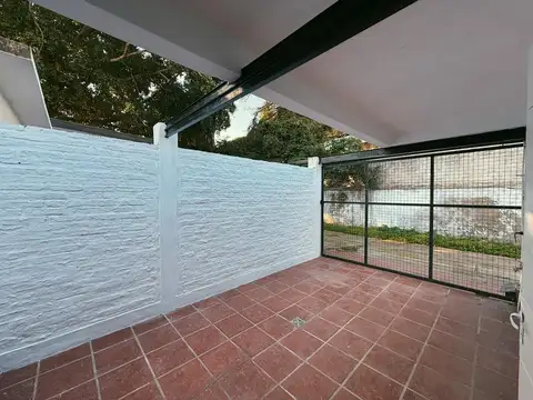 Depto Tipo Casa en Alquiler con 1 cocheras