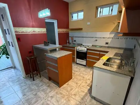 Depto Tipo Casa en Venta en Ramos Mejía, USD 78.000