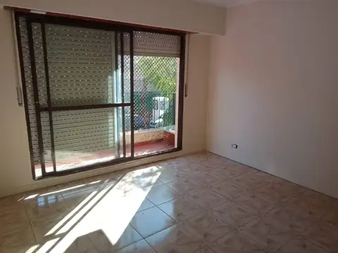 Depto Tipo Casa 4 ambientes con 2 baños