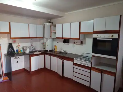 Depto Tipo Casa en Alquiler con 1 cocheras