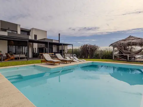 Casa en Venta en Countries y Barrios Cerrados en Pilar, USD 360.000