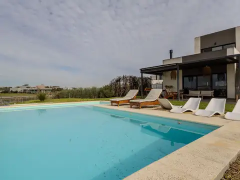 Casa en Venta con 1 cochera