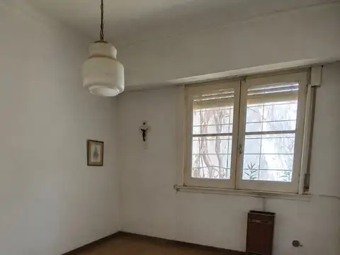 CHALET A REFACCIONAR DE AV MAIPU AL RIO