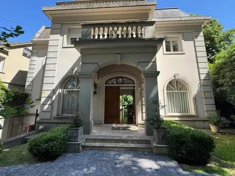 Casa en Venta con 2 cocheras