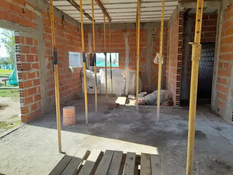 VENTA  CASA 4 AMBIENTES  BARRIO CERRADO LOS JUNCOS  A ESTRENAR LUJAN