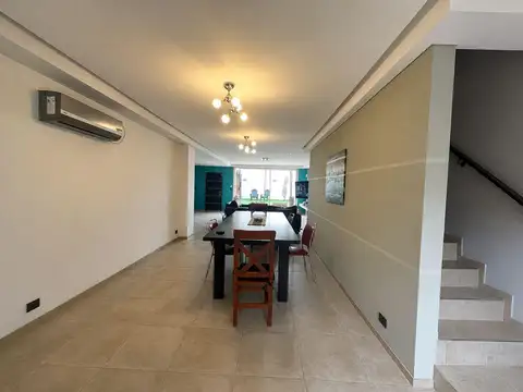 Casa 6 ambientes con 2 baños