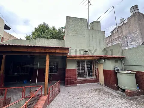 Cuevas 3700, Piso 0
