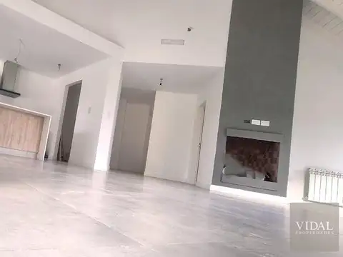 Casa 5 ambientes con 3 baños