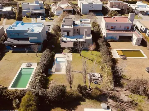 Av Arturo illia al 1500