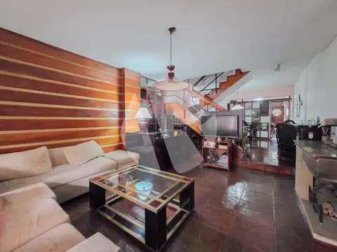 Casa 5 ambientes con 2 baños