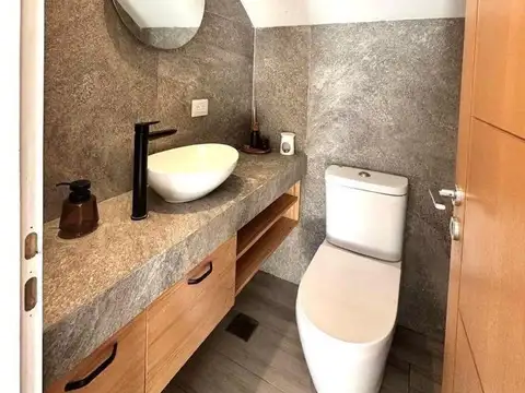 Casa en Venta con 4 cocheras