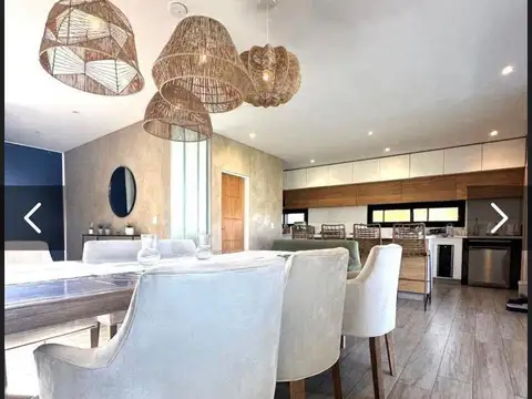 Casa 7 ambientes con 5 baños
