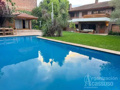 Casa 6 ambientes con 4 baños