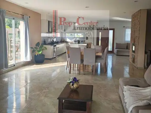Casa 4 ambientes con 2 baños