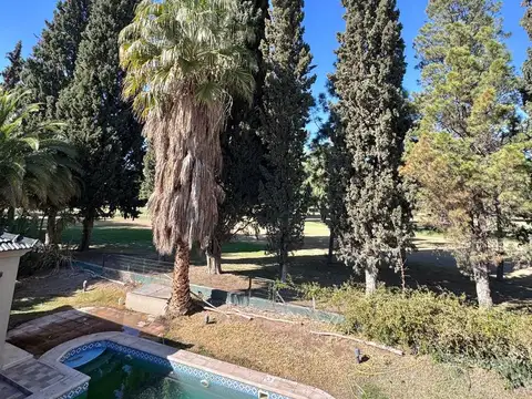 OPENHOUSE vende casa de categoría en Barrio Club de Campo