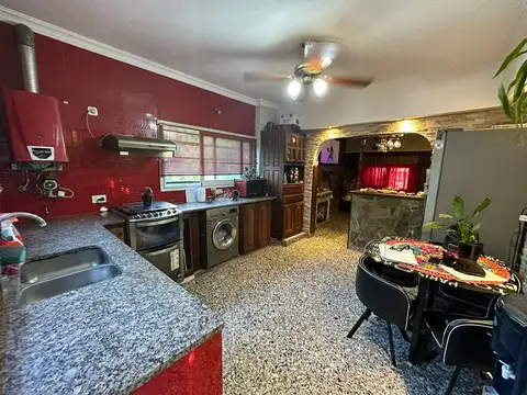 Casa 4 ambientes con 1 baño