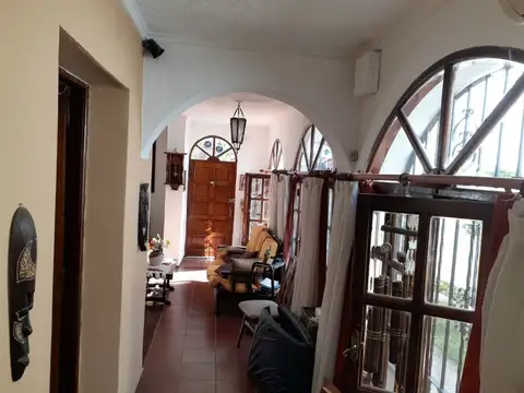 CASA 4 DORMITORIOS Y 3 BAÑOS EN B.PUEYRREDON