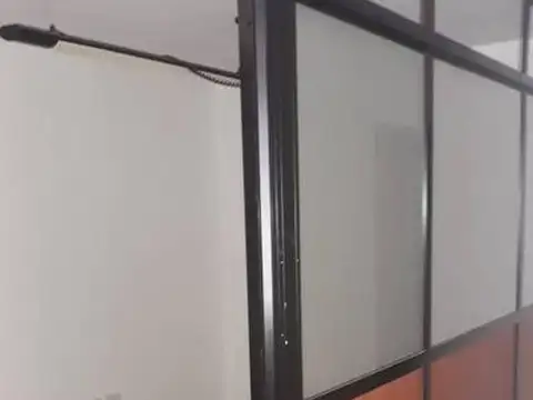 Oficina 7 ambientes con 1 baño