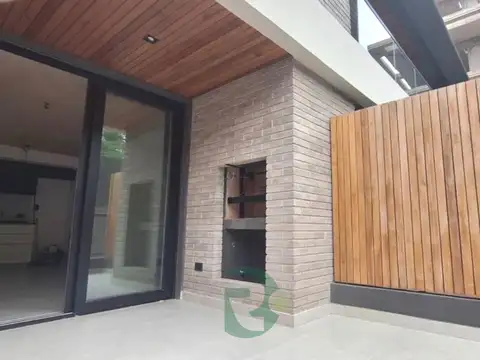 Venta Departamento 1amb.PB.Patio.Parrilla.Cochera.P.Leloir