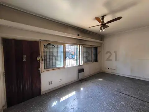 ALQUILER OFICINA 2 AMBIENTES, PATIO Y COCHERA – VILLA DEVOTO