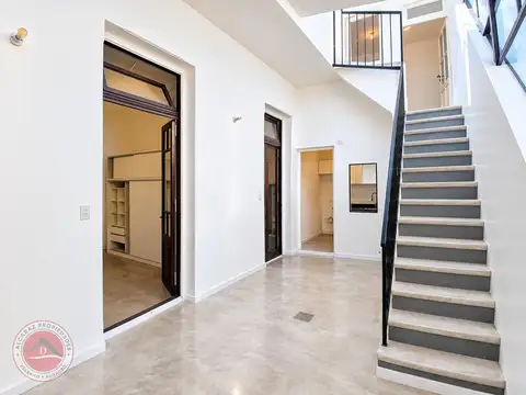 Depto Tipo Casa en Alquiler de 4 ambientes