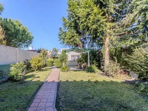 VENTA CASA 6 AMBIENTES PARQUE COCHE SUM R.CALZADA