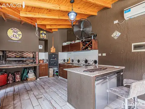 Casa en Venta con 2 cocheras