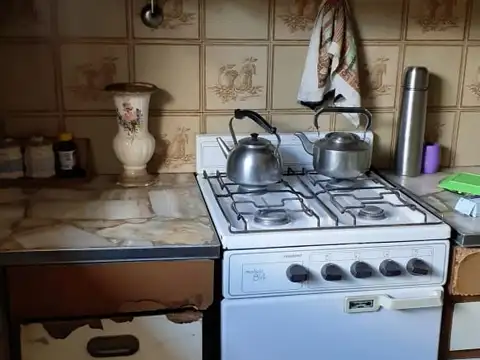 Casa 5 ambientes con 1 baño