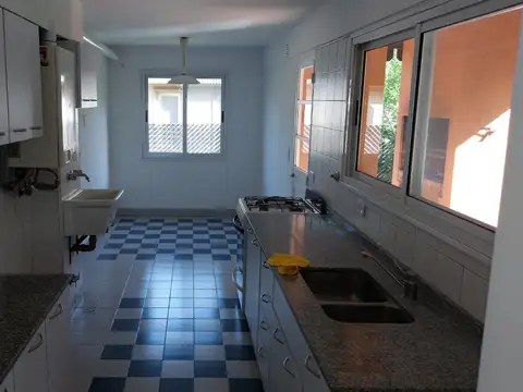 Casa en Alquiler al Este